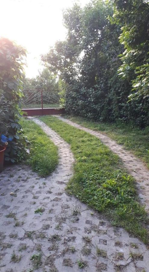 Villa Kerekparos Es Zarandok Vendeghaz Apostag Exterior foto