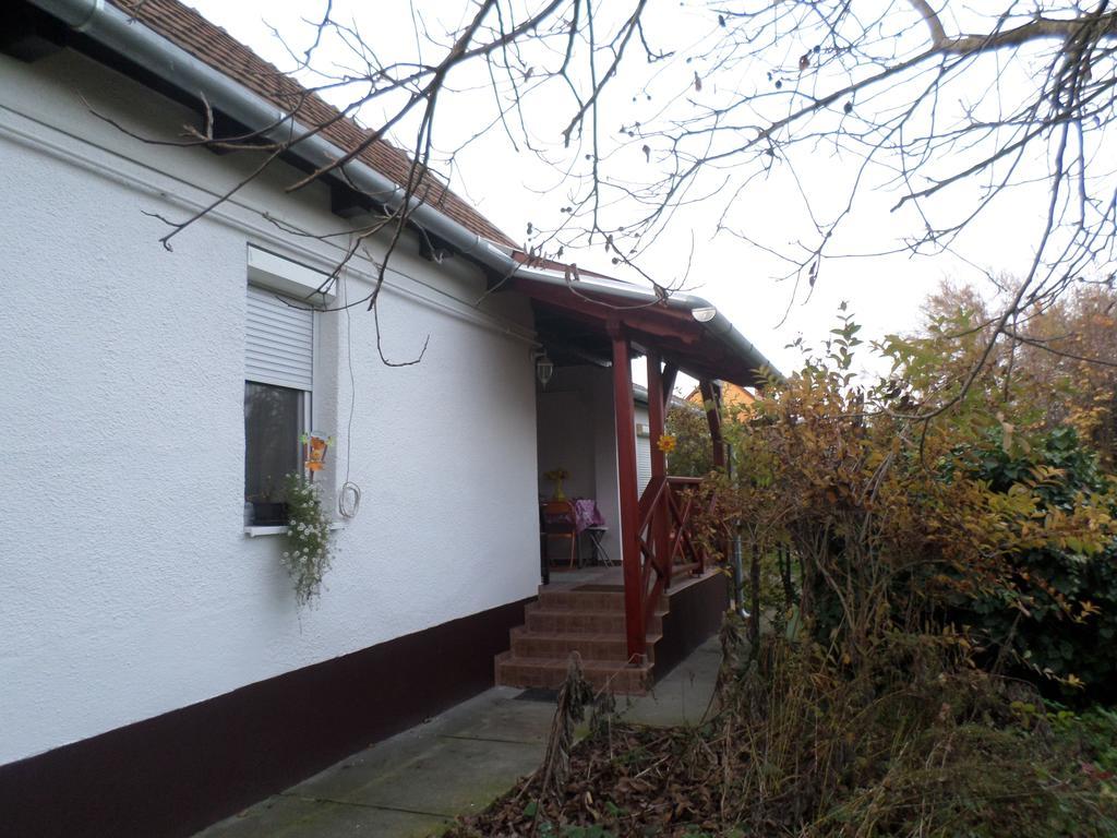 Villa Kerekparos Es Zarandok Vendeghaz Apostag Zimmer foto